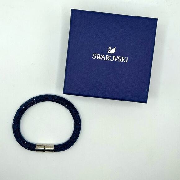 New in box Swarovski stardust bracelet in blue - Picture 2 of 4